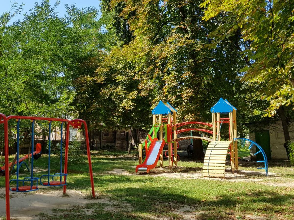 Sunflower Apartment Near Kiev Airport & Railway Station & Center City! Εξωτερικό φωτογραφία